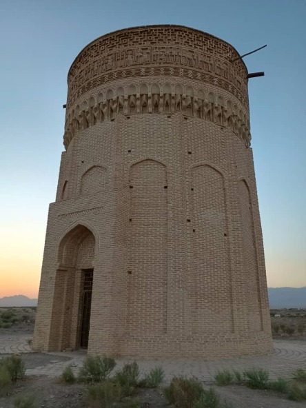 برج مهماندوست، دامغان