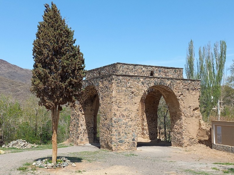 چهارطاقی نطنز کاشان