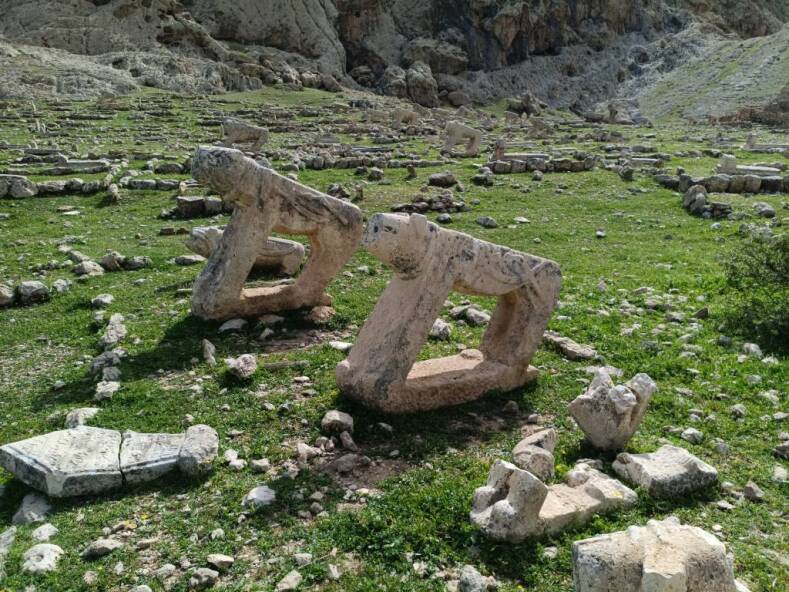 قبرستان شیرسنگی ها شهسوار ایذه